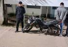 DETIENEN A UN MOTOCICLISTA ARMADO EN EL BARRIO 13 DE DICIEMBRE