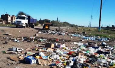 UN NENE JUGABA EN UN BASURAL Y LE EXPLOTÓ UN PARLANTE EN LA CARA: PERDIÓ UN DEDO