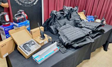 EL GOBIERNO PROVINCIAL CONTINÚA EQUIPANDO A LAS FUERZAS POLICIALES