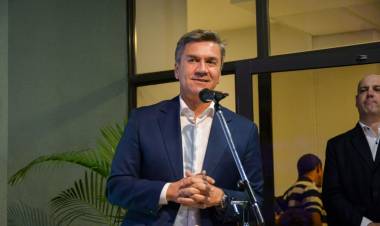 SE INAUGURÓ EN LA CASA DE LAS CULTURAS, UNA ESCULTURA HIPERREALISTA DE FABRICIANO GÓMEZ