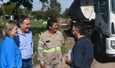 RESISTENCIA: MEIRIÑO CONSTATÓ OBRAS DE RIPIO EN EL BARRIO SAN ANTONIO Y SUPERVISÓ LA LIMPIEZA DE LA LAGUNA EN LA LIGURIA