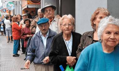 ATENCIÓN, JUBILADOS: ¿CUÁNTO AUMENTA LA MÍNIMA EN ENERO DE 2026 Y QUÉ MONTO SE COBRA EN TOTAL CON EL BONO?