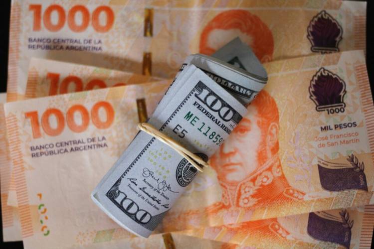 NUEVA BAJA DEL DÓLAR BURSÁTIL