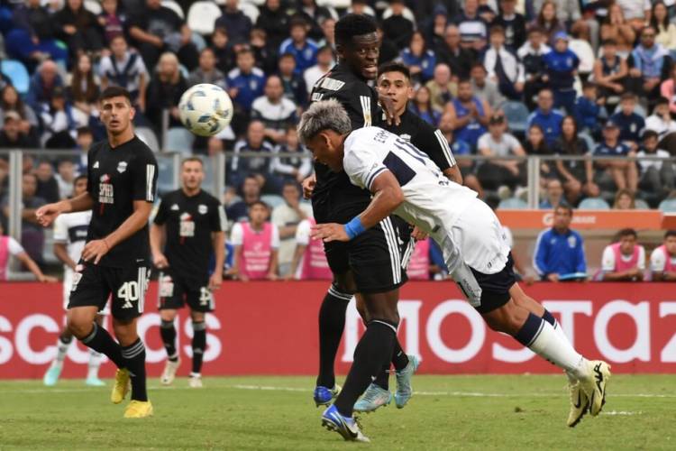 GIMNASIA LE GANÓ A RIESTRA Y DEPENDE DE UN MILAGRO