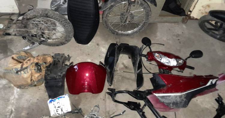 SECUESTRAN MOTO-PARTES DE DUDOSA PROCEDENCIA 