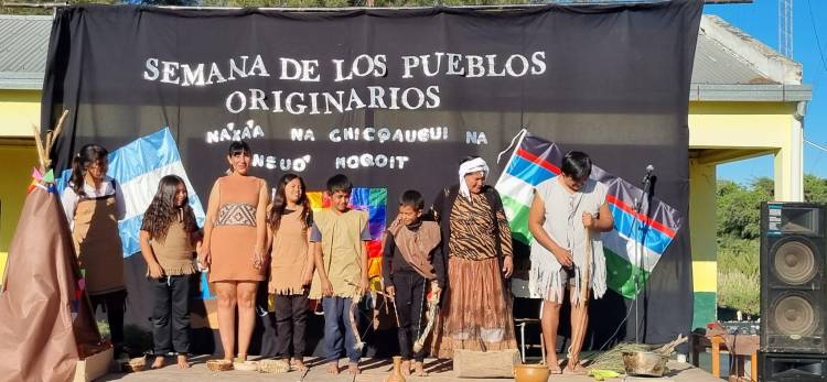 SEMANA DE LOS PUEBLOS ORIGINARIOS: EDUCACIÓN ACOMPAÑÓ EL ACTO EN LA ESCUELA 418 DE VILLA ÁNGELA