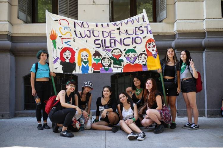 ABORDAR LA ESI DESDE LA FICCIÓN, EN UN MOMENTO DONDE TODOS LOS ESPACIOS SON BUENOS PARA PELEAR POR DERECHOS BÁSICOS