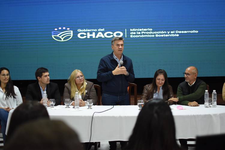 SANTA SYLVINA: ZDERO ENTREGÓ CRÉDITOS PARA EMPRENDEDORES Y FIRMÓ CONVENIO PARA OBRAS ESTRATÉGICAS