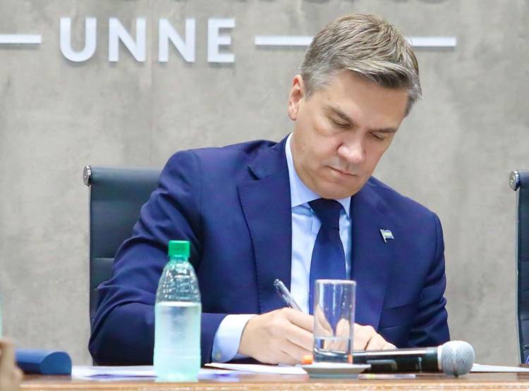 LOS GOBERNADORES ZDERO Y VALDÉS, JUNTO A LAS UNIVERSIDADES, EN LA PRESENTACIÓN DEL PROGRAMA “MUNIGESTIÓN”