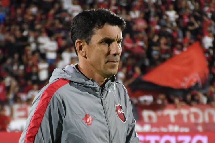 NEWELL'S ECHÓ A LARRIERA Y BUSCA REEMPLAZANTE