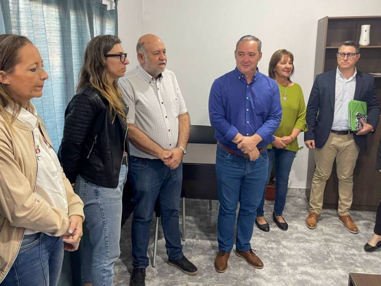 DU GRATY: EL GOBIERNO PROVINCIAL HABILITÓ OFICINAS DE ÑACHEC Y UPI; TAMBIÉN ENTREGÓ EQUIPOS PARA ELECTRODEPENDIENTES