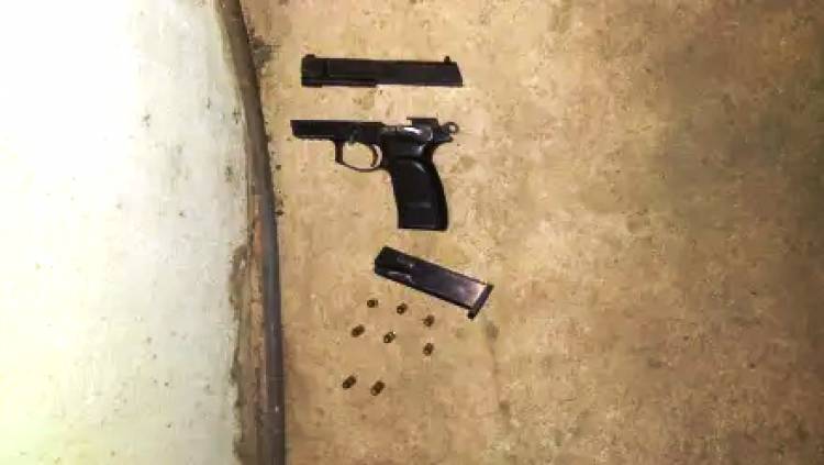 UNA MUJER POLICÍA ESTABA DE REHÉN Y BAJO AMENAZA POR SU PAREJA: FUE DETENIDO