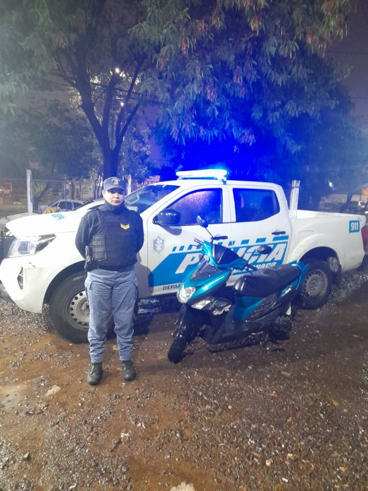 SECUESTRAN Y RESTITUYEN UNA MOTO ROBADA MINUTOS ANTES