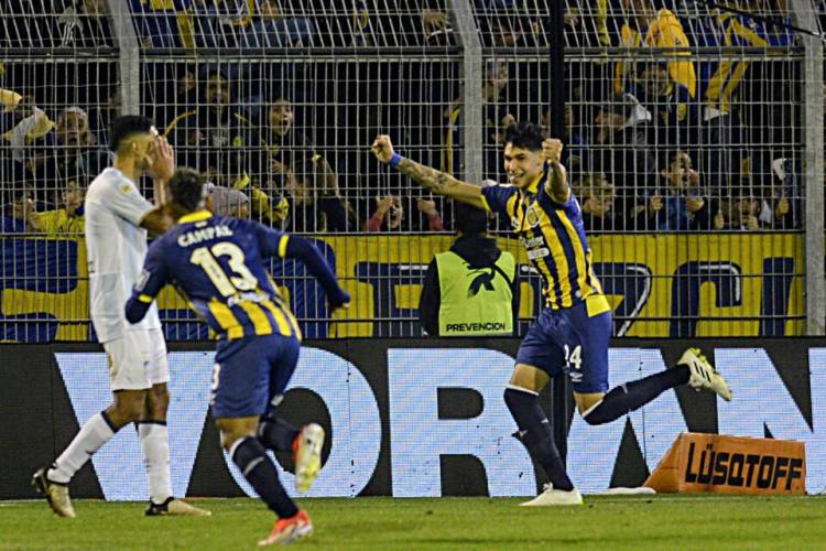 LIGA PROFESIONAL: ROSARIO CENTRAL FRENÓ EL ASCENSO DE ATLÉTICO TUCUMÁN