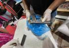 UNA PAREJA FUE DETENIDA CON UN ARMA ROBADA Y DROGAS EN SU CASA 