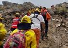 UN GRUPO DE ADOLESCENTES DESOMPUESTOS EN EL CERRO CHAMPAQUÍ