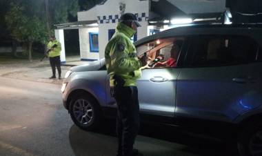 INTERCEPTARON UN COLECTIVO CON MERCADERÍA ILEGAL VALUADA EN $ 10 MILLONES, DETECTÓ 42 ALCOHOLEMIAS E INTERVINO CARGA FORESTAL CON DOCUMENTACIÓN APÓCRIFA 