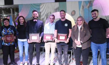 JÓVENES QUE INSPIRAN: UNA JORNADA DE MOTIVACIÓN EN LA BIENAL DE ESCULTURAS 2024