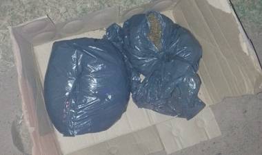 HUYERON DE UN CONTROL Y ABANDONARON LO QUE TRANSPORTABAN: CASI UN KILO DE MARIHUANA