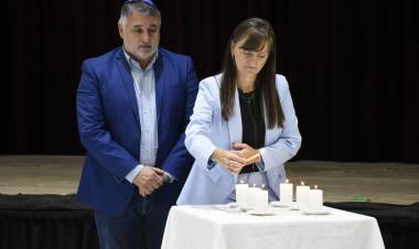 LA VICEGOBERNADORA SCHNEIDER ACOMPAÑÓ EL ACTO DE CONMEMORACIÓN POR EL DÍA INTERNACIONAL DE LAS VÍCTIMAS DEL HOLOCAUSTO