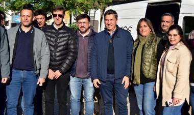 EL GOBERNADOR ZDERO PRESENTÓ CAMIONETAS CON CONECTIVIDAD SATELITAL PARA LA FISCALIZACIÓN DE BOSQUES Y MONTES CHAQUEÑOS