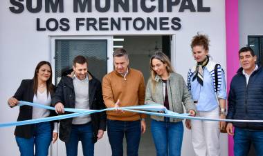 LOS FRENTONES: EL GOBERNADOR ZDERO INAUGURÓ LA AMPLIACIÓN Y REFACCIÓN INTEGRAL DEL SUM MUNICIPAL