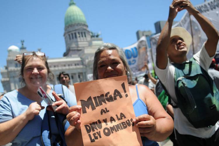 GREMIOS Y ORGANIZACIONES SOCIALES PREPARAN "UNA NUEVA JORNADA DE LUCHA" CONTRA EL AJUSTE DEL GOBIERNO