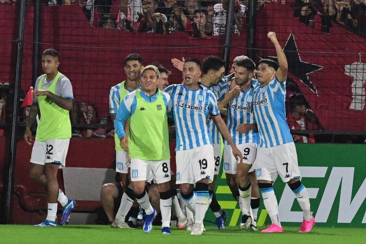 RACING ARMÓ UN FESTIVAL EN ROSARIO Y DESPACHÓ A NEWELL'S  