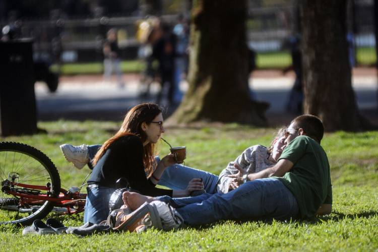 IMPULSAN UNA CAMPAÑA PARA PROMOVER VÍNCULOS ADOLESCENTES SANOS 