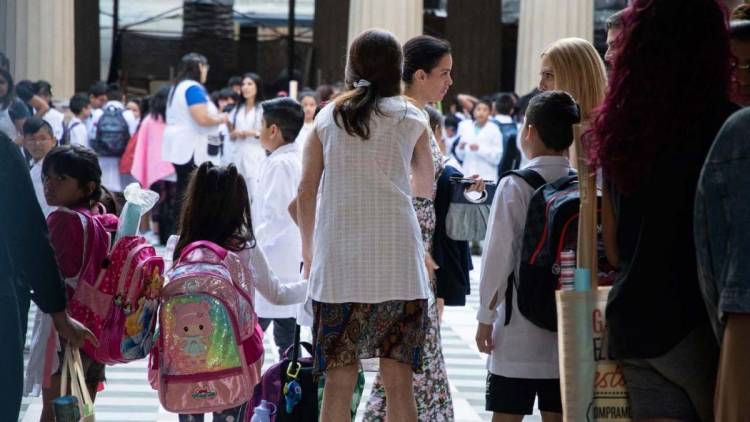 EMPIEZAN LAS CLASES EN VARIAS PROVINCIAS CON UN PARO DE LOS DOCENTES DE CTERA