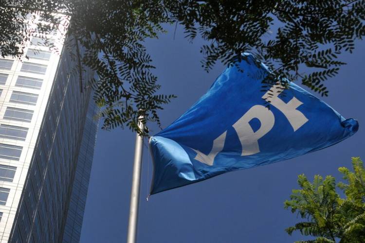 YPF SE SUMA A LA CADE