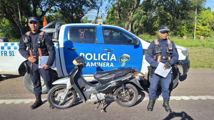 CAMINERA SECUESTRO UNA MOTO ROBADA Y DETUVIERON A UN HOMBRE BUSCADO POR LA JUSTICIA 