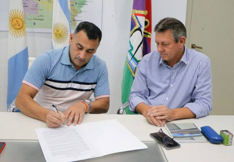 EL IDCH Y EL MUNICIPIO DE CHARATA FIRMARON CONVENIO PARA PROMOVER EL DEPORTE 