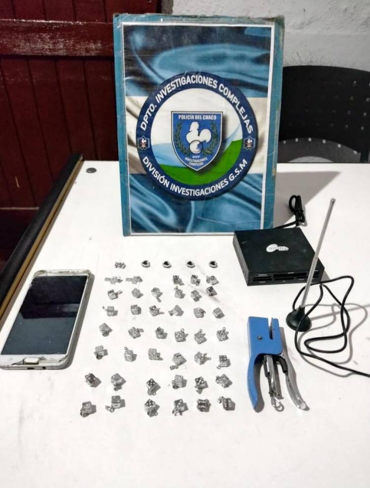 INTENTÓ HUIR DE LA POLICÍA: TENÍA VARIOS OBJETOS DE DUDOSA PROCEDENCIA 