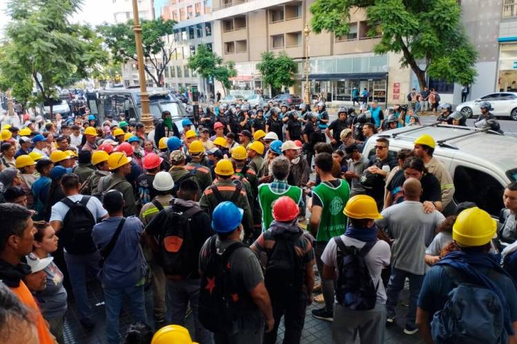 FUERTE GOLPE A LA ECONOMÍA POPULAR: EL GOBIERNO ANUNCIÓ LA SUSPENSIÓN DE 11 MIL COOPERATIVAS
