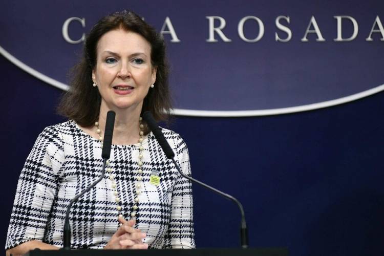 DIANA MONDINO, LA CANCILLER QUE FOGONEA TROLLS CONTRA UN PRESIDENTE EXTRANJERO