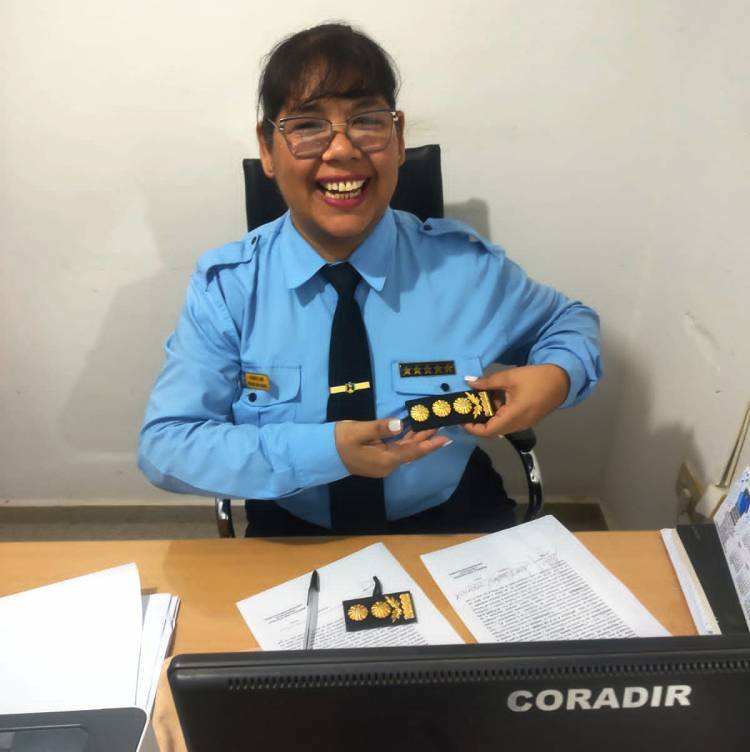 VILLA ÁNGELA: RECONOCIMIENTO PARA LA PRIMER MUJER POR ALCANZAR LA JERARQUÍA DE COMISARIO GENERAL