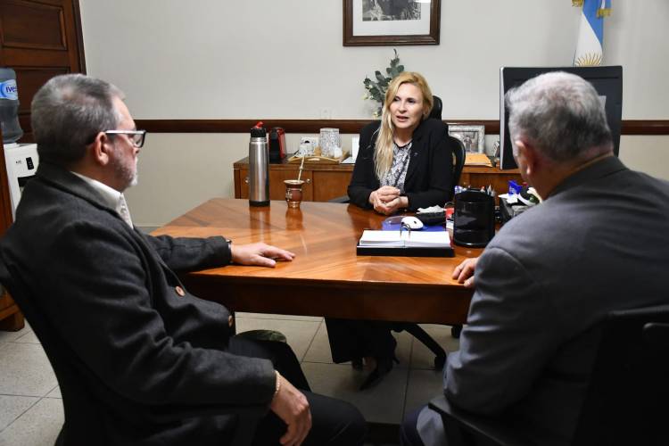 CONCEJALES MANTUVIERON UNA REUNIÓN CON LA GERENTE DEL BANCO NACIÓN SUCURSAL VILLA ÁNGELA