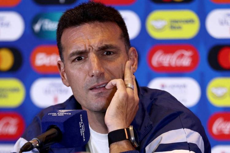 SCALONI: "PUEDE SER QUE LAUTARO Y JULIÁN JUEGUEN JUNTOS, ES UNA OPCIÓN"