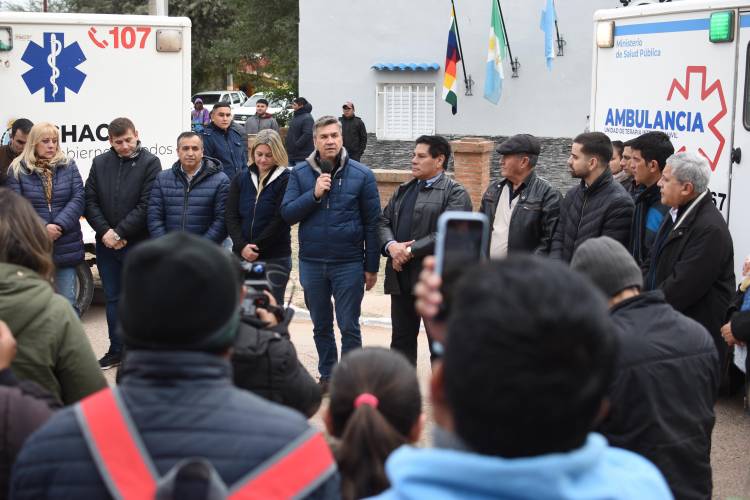MISIÓN NUEVA POMPEYA: EL GOBERNADOR ZDERO ENTREGÓ EQUIPAMIENTOS DE COMUNICACIONES PARA AMBULANCIAS, Y ADEMÁS, SE INCORPORARON NUEVOS MÉDICOS