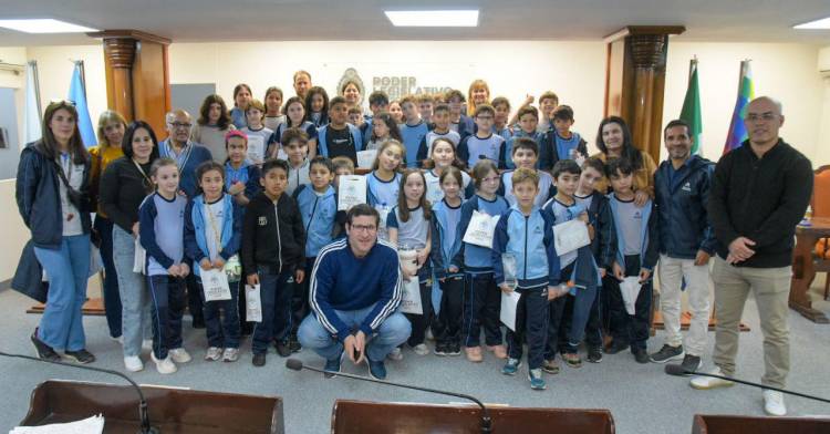 LA LEGISLATURA RECIBIÓ A ESTUDIANTES DE JUAN JOSÉ CASTRLLI Y VILLA ÁNGELA