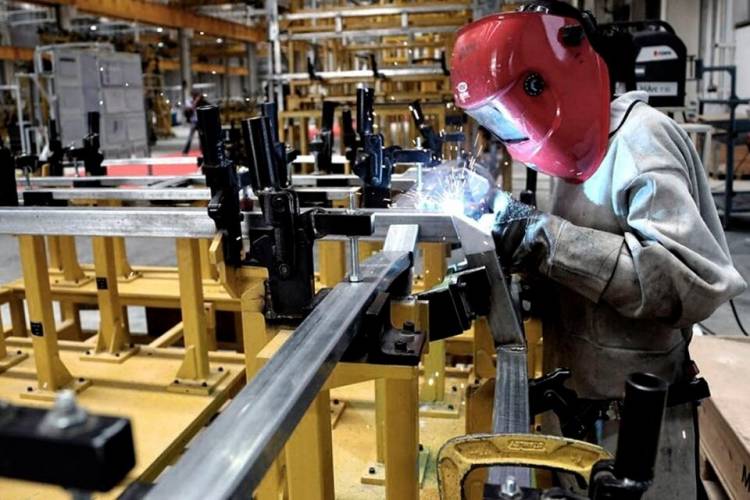 ¿LA INDUSTRIA METALURGICA TOCÓ SU PISO?