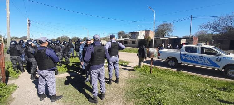 USURPARON UNA CASA Y PRETENDIERON RESISTIR EL DESALOJO