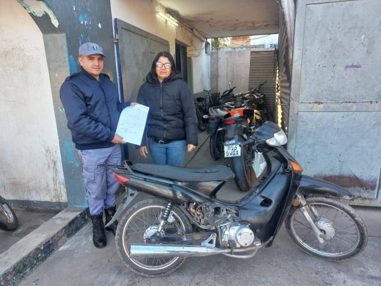 INCAUTARON UNA MOTO ABANDONADA PORQUE TENÍA PEDIDO DE SECUESTRO