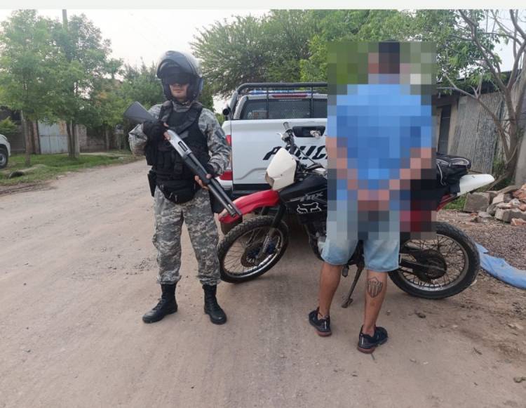 CIRCULABA CON UNA MOTO ROBADA Y LOS AGENTES ACTUARON