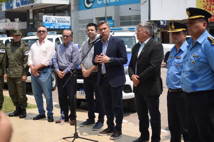 SEGURIDAD INTEGRAL: EL GOBERNADOR ZDERO ENTREGÓ NUEVOS PATRULLEROS PARA  LAS COMISARÍAS DE SÁENZ PEÑA