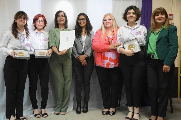 LA LEGISLATURA ACOMPAÑÓ A ESTUDIANTES EN PRESENTACIÓN DE  UN TRADUCTOR DE LENGUA DE SEÑAS CON INTELIGENCIA ARTIFICIAL