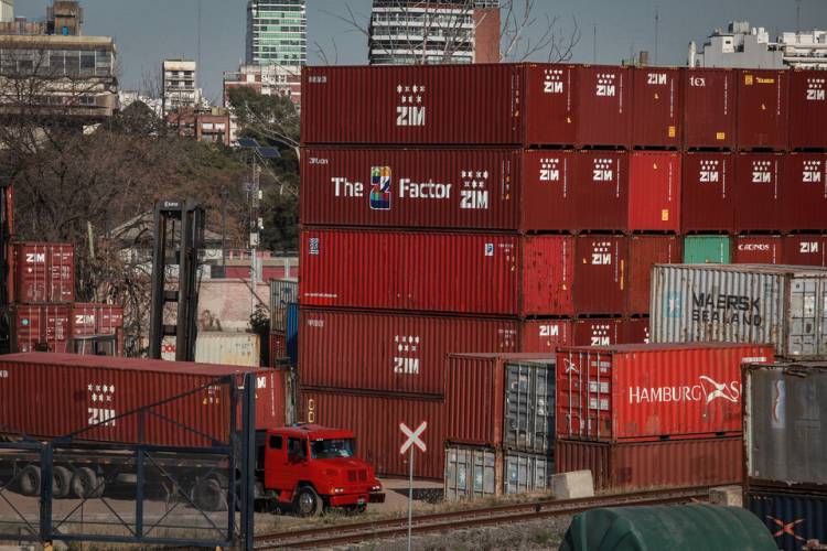 SALDO POSITIVO, PERO AVANZAN LAS IMPORTACIONES DE BIENES DE CONSUMO