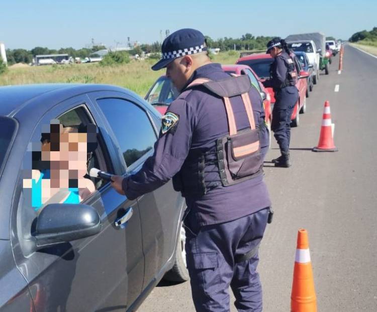 OPERATIVO FELICES FIESTAS: CAMINERA SECUESTRÓ 1 ARMA DE FUEGO , DETECTÓ 37 ALCOHOLEMIAS Y LABRÓ 182 ACTAS