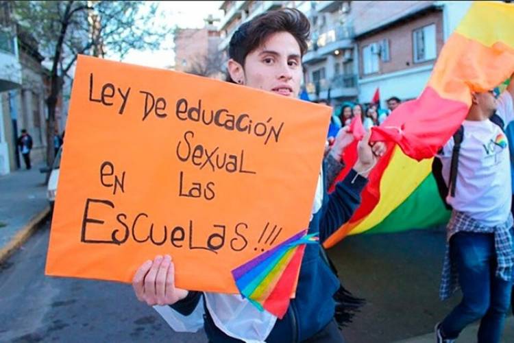 DOCENTES Y EXPERTOS EN EDUCACIÓN REACCIONAN A LAS NUEVAS DIRECTIVAS SOBRE ESI